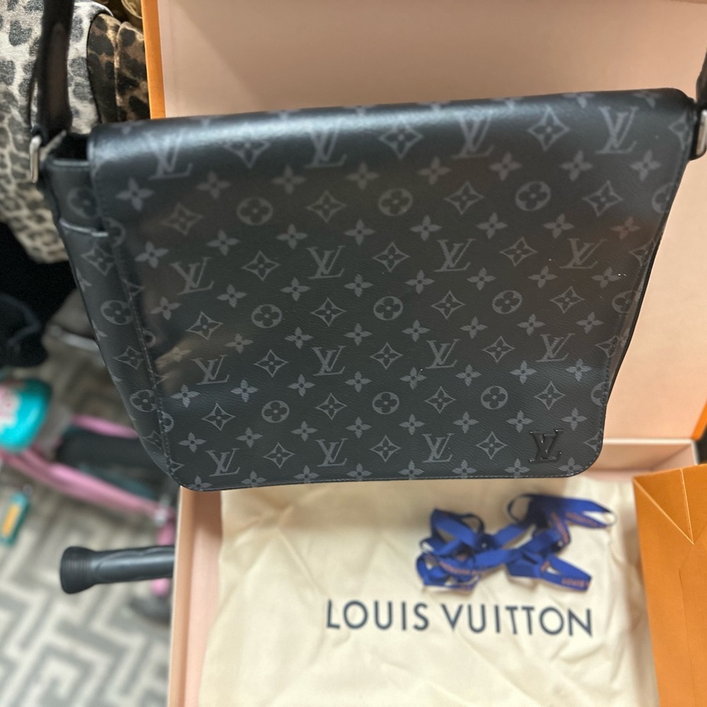 Louis Vuitton Messenger Bag